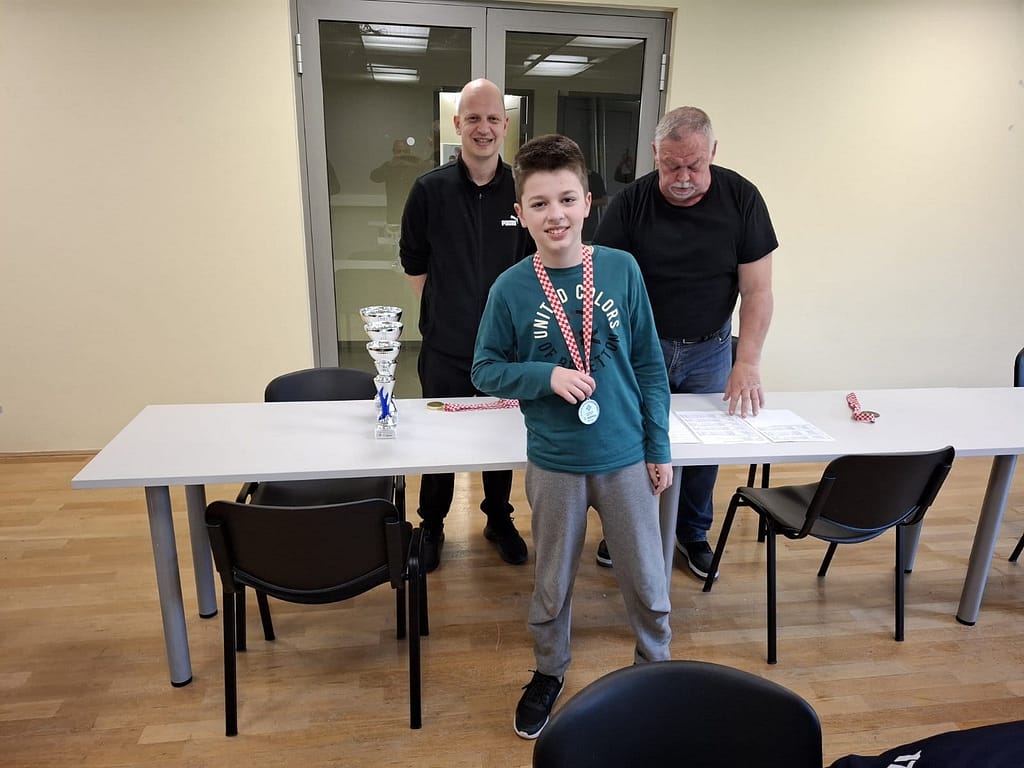 Andrej Stojković with silver medal for the first board